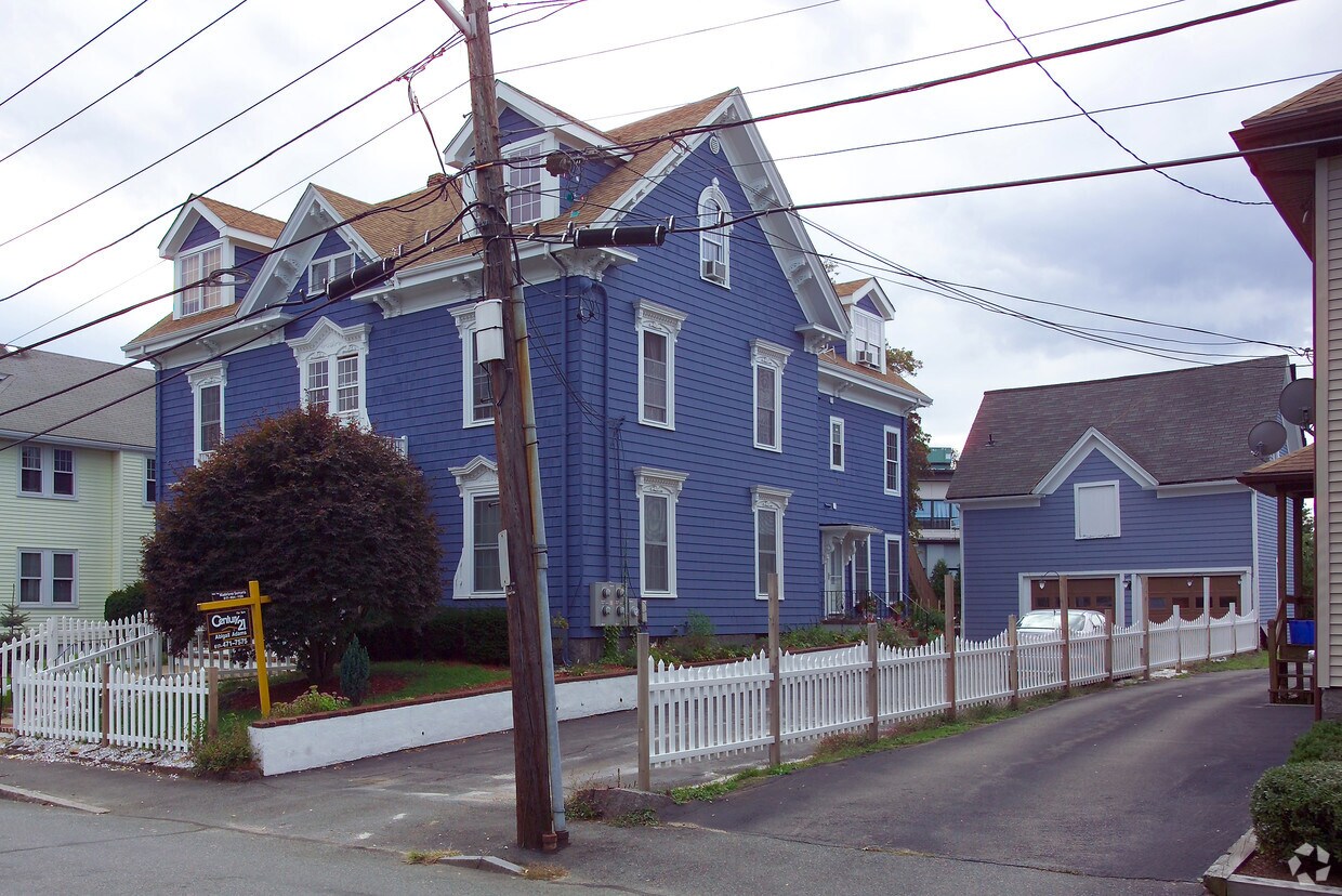 Building Photo - 15-17 Phipps St
