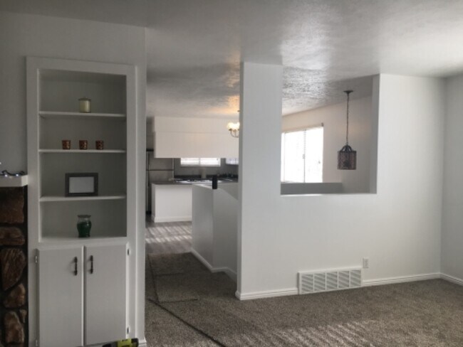 Building Photo - 5671 S 1250 E