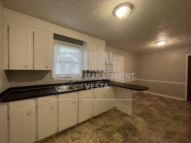 Foto del edificio - Four Bedroom Home in Warner Robins