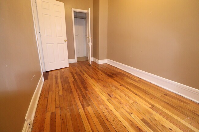 Building Photo - 4221 N Elston Ave