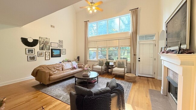 Foto del edificio - 10138 Gillespie Oak Dr