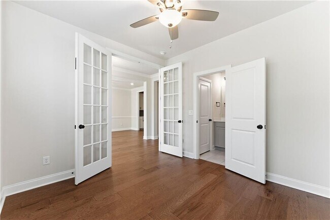 Foto del edificio - 5004 Bellmoore Park Ln