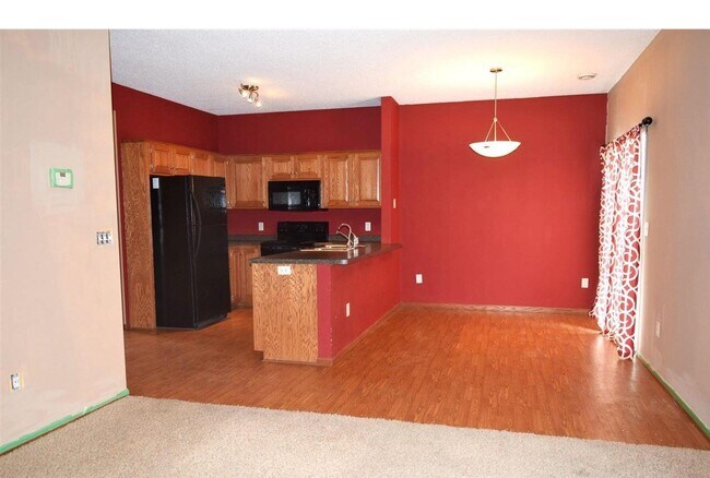 Building Photo - 2103 Hemlock Trl