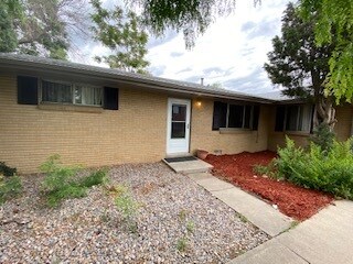 Building Photo - 700-704 Miller Ct
