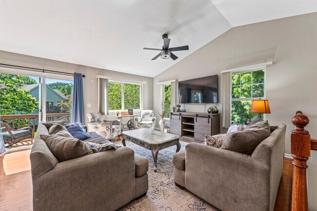 Foto del edificio - 3153 Saganashkee Ln