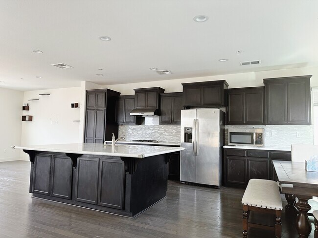 Building Photo - 38870 Myoporum Pl