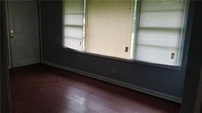 Foto del edificio - 3207 Gus Robinson Rd