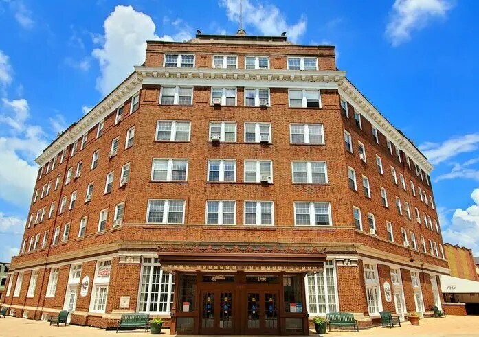 Foto principal - 208 W State St