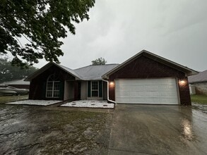 Building Photo - 147 Wayfair Ln