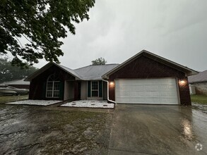 Building Photo - 147 Wayfair Ln