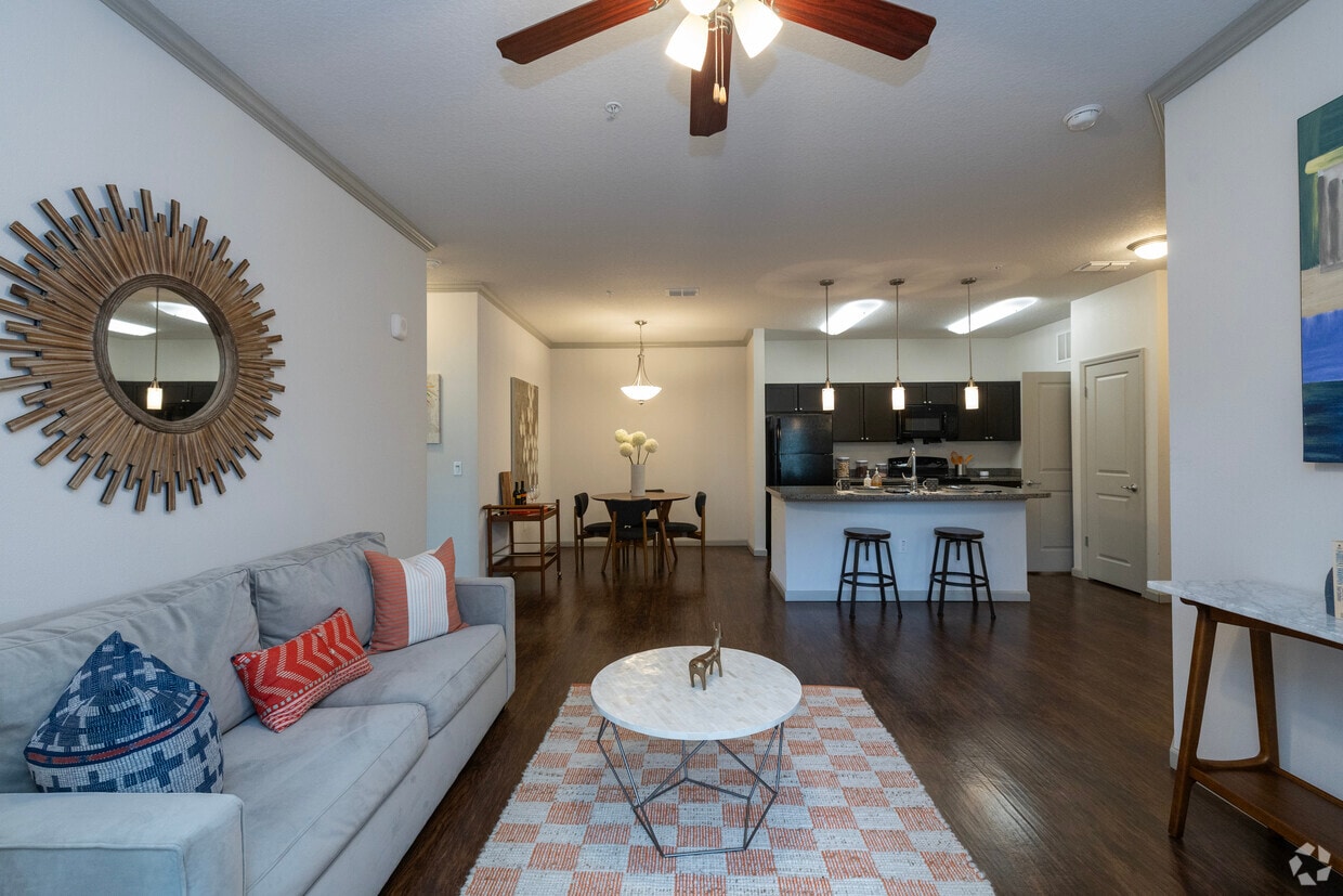 Primary Photo - Valrico Station