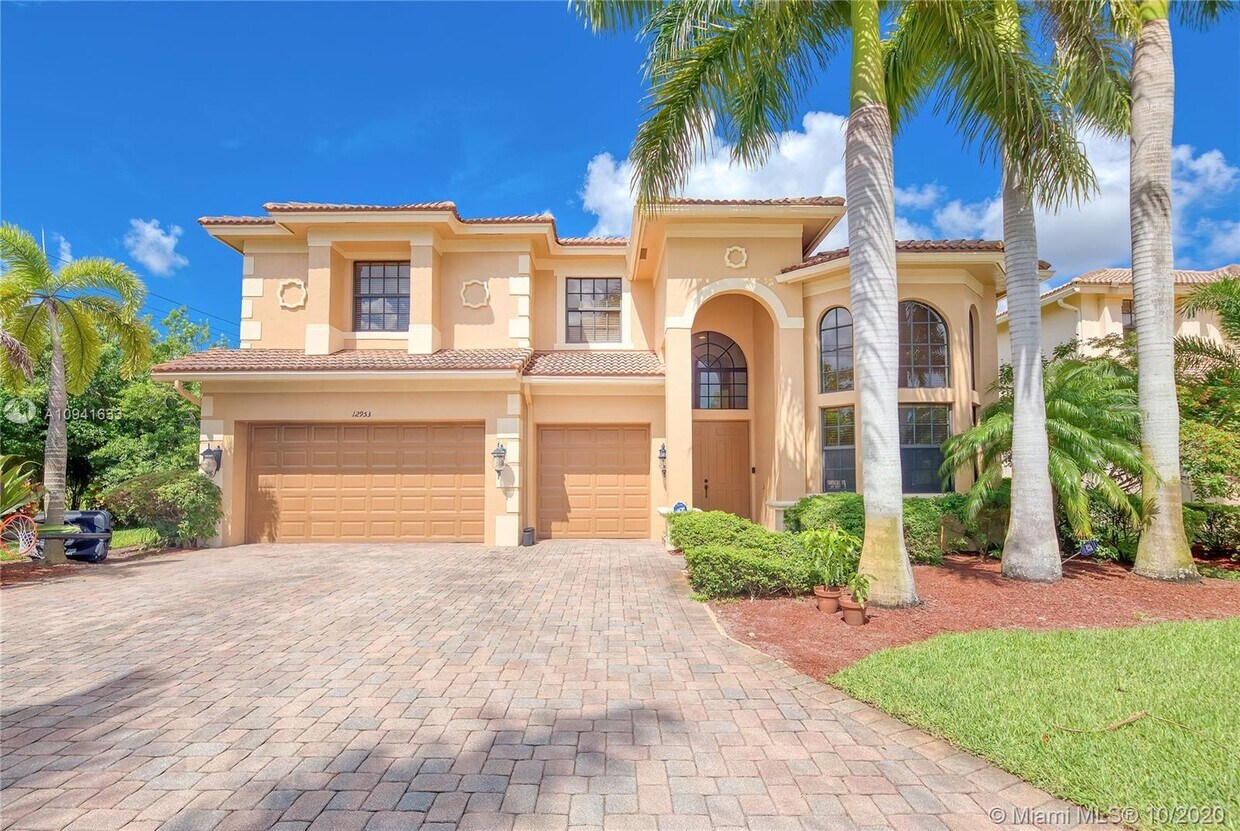 Foto principal - 12953 Pennell Pines Rd