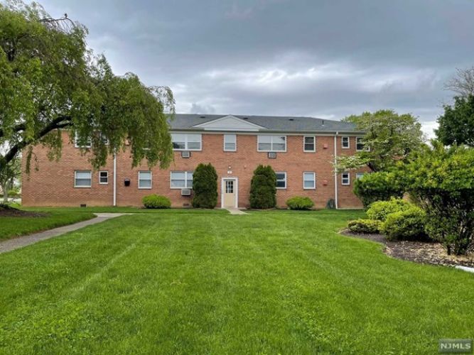 211C Hinchman Ave Unit 1C, Wayne, NJ 07470 Condo for Rent in Wayne