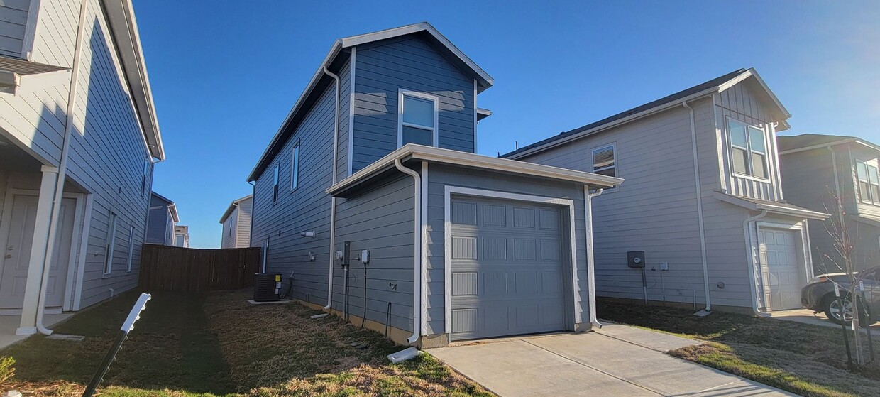 Primary Photo - NEWLY BUILT 3 bedroom 2.5 Bath *1.5 MONTHS...