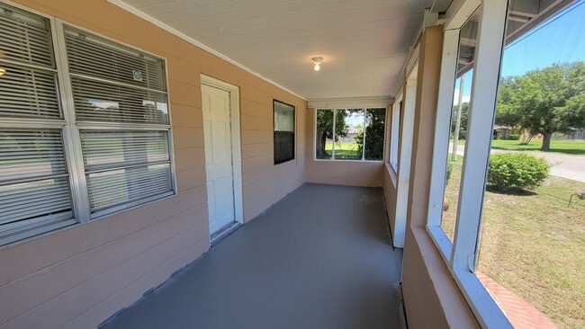 Foto del edificio - Nice 2bed/ 1 bath in Sarasota ~ Tallevast ...