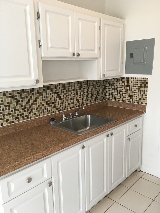 Primary Photo - 400 Cooley Ave