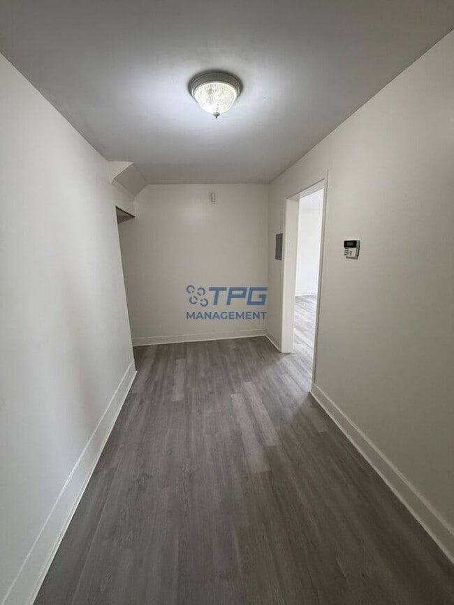 Building Photo - 130 Milford Ave