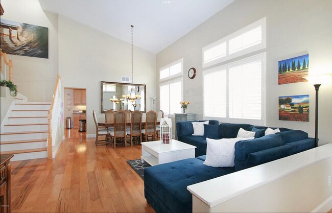 Foto del edificio - Large home near Camarillo High