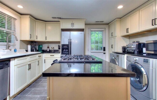 Foto del edificio - 1611 Tallulah St NW