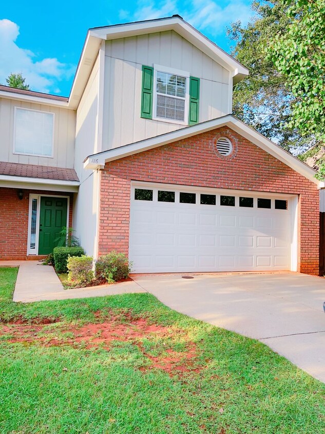 Briarwood West!! 2 Car Garage!!! - Briarwood West!!  2 Car Garage!!!