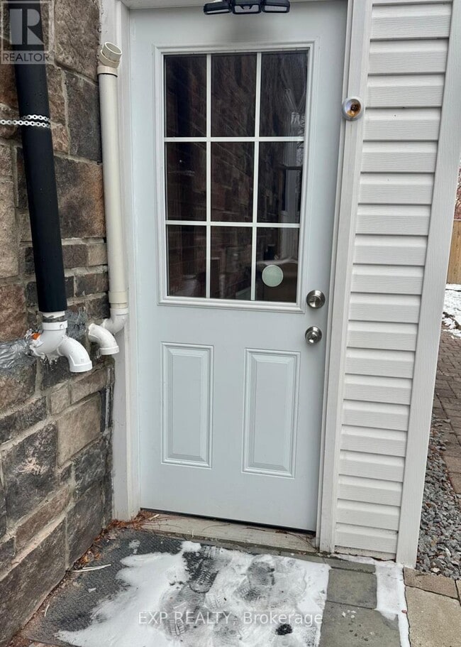 Photo du bâtiment - 37 Joseph Aaron Blvd