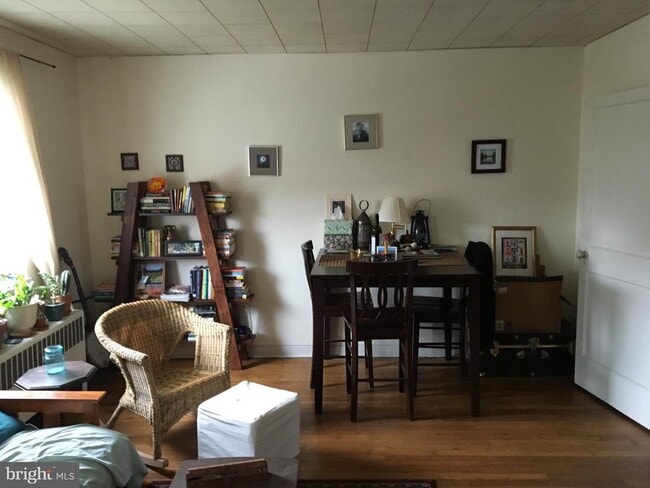 Foto del edificio - 1245 W 37th St