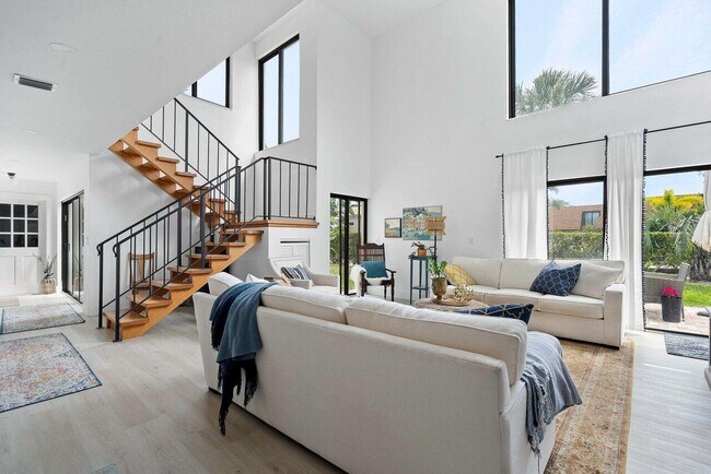 Building Photo - 1486 Via del Sol