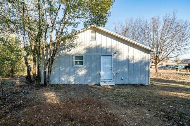 Foto del edificio - Rare Find in Pleasant Grove – Stunning 2BR Home with Oversized Rooms & Huge Fenced Yard!