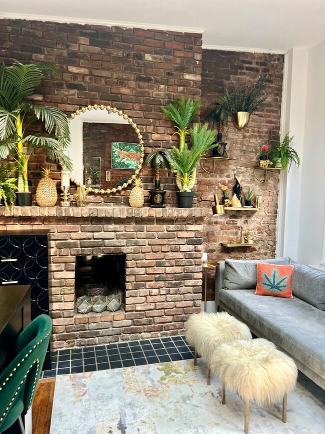 Foto del edificio - 329 W 19th St