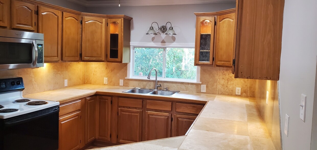 Foto del edificio - 900 Hill Top Dr