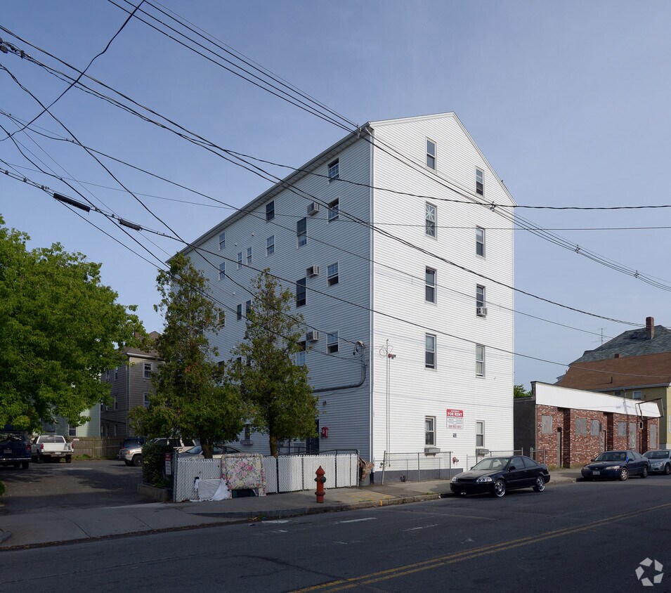 Foto principal - 153 Belleville Ave