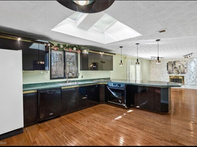 Foto del edificio - 4 Bedroom 3 bathroom Single Family Home in...