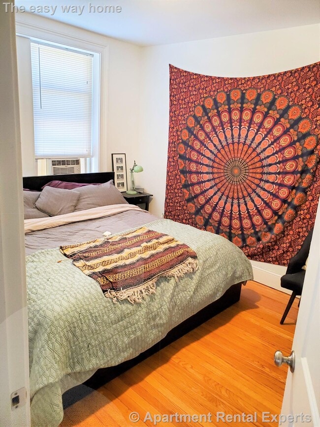 Building Photo - 170 Maple St