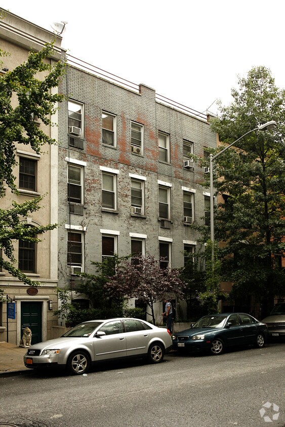 Primary Photo - 211 E 31st St