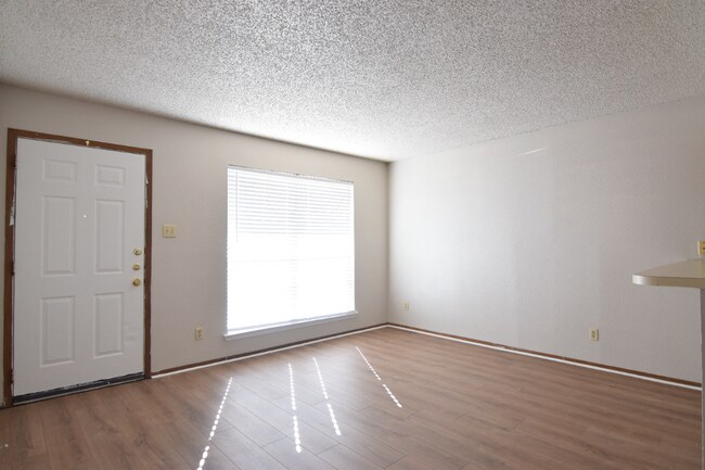 Foto del edificio - 1633 Ellen Pl