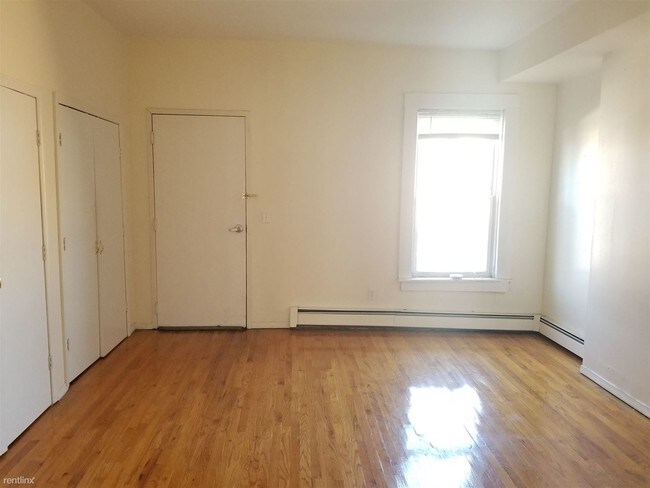 Foto del edificio - 1 br, 1 bath Apartment - 172 Park St Apt #5
