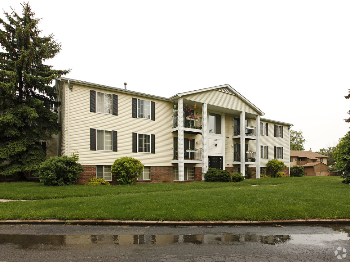 Primary Photo - Quail Creek Apartments