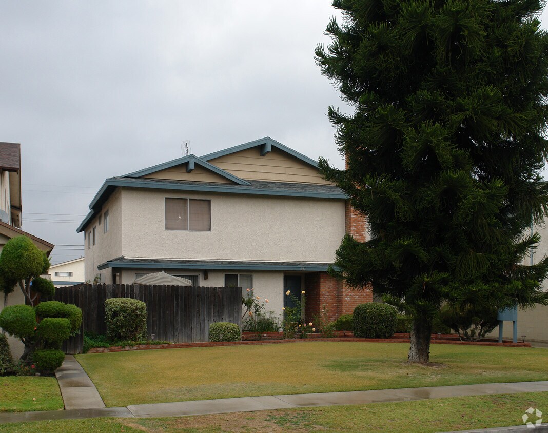 Foto del edificio - 3911-3917 Howard Ave