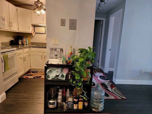Foto del edificio - Updated 1 Bedroom, 1 Bathroom Condo in Woo...