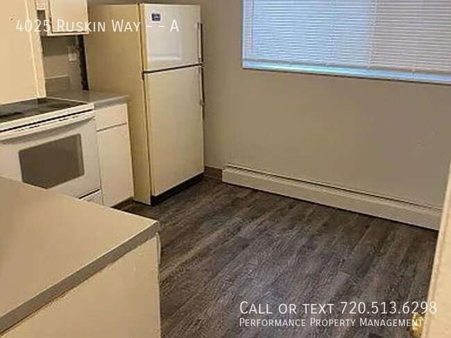 Building Photo - Spacious Two Bedroom Apartment