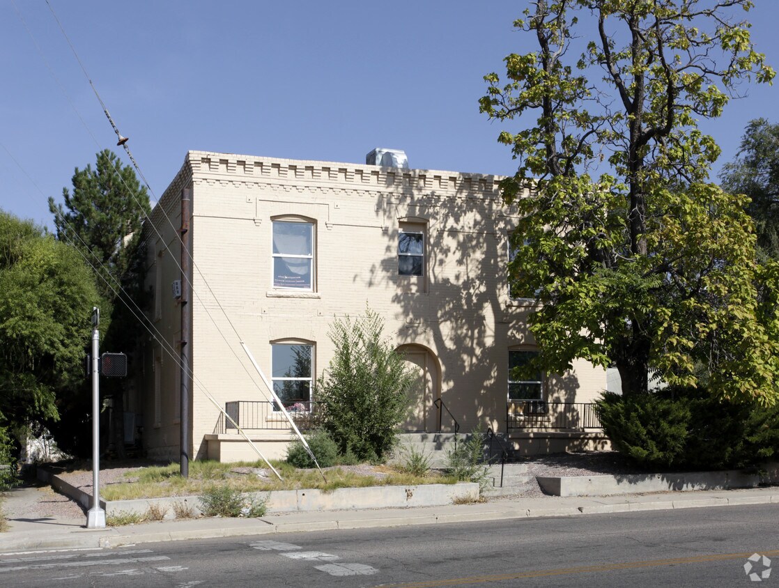 Building Photo - 525 W 8th St