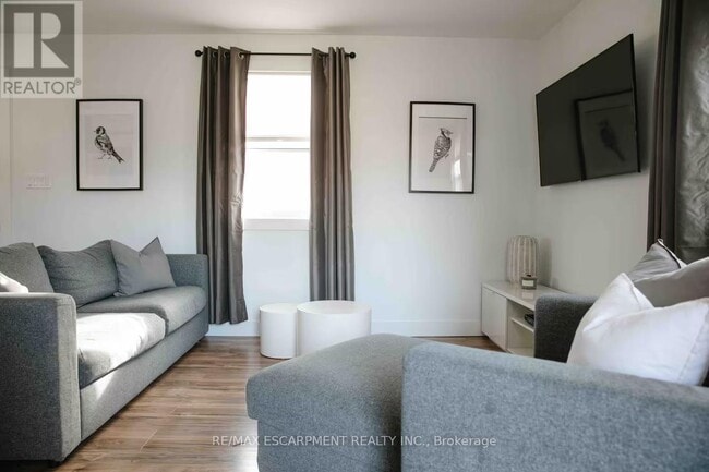 Photo du bâtiment - 426 Wilson St E