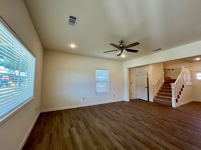 Foto del edificio - 5122 Bonnell Ave