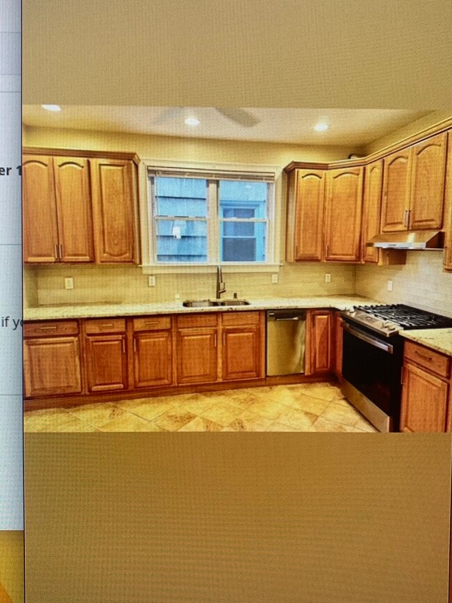 Building Photo - 228 Laurel Ave