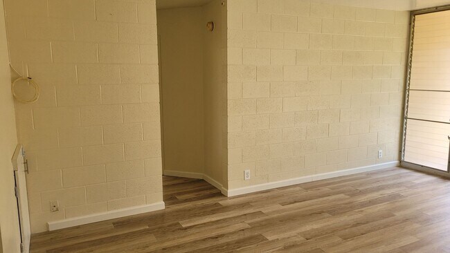 Foto del edificio - Newly Renovated 2bd, 1bath, 2 pkg 890sqft ...