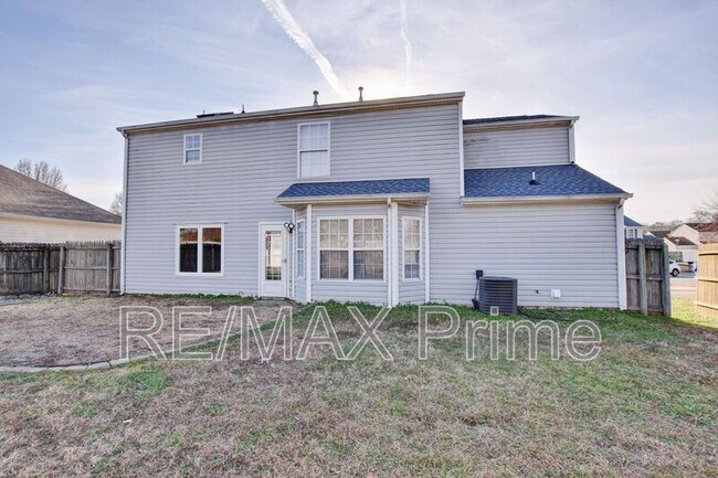 Building Photo - 214 Jouster Way