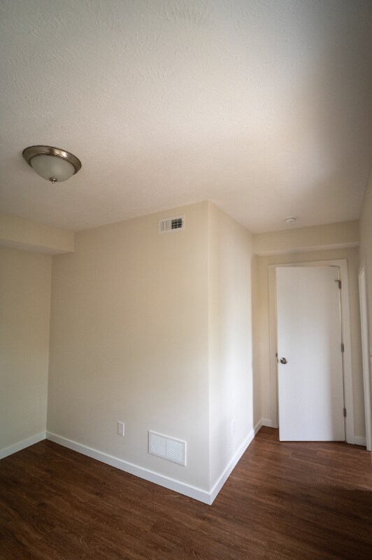 Foto del edificio - 1277 W 67th St