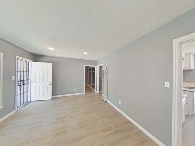 Welcome Home - 1117 N Mayfield Ave