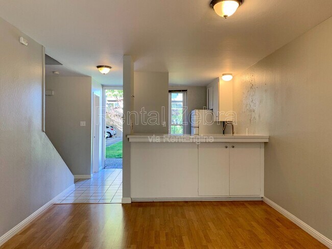 Foto del edificio - 1470 Creekside Dr