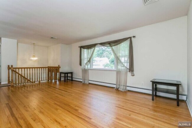Foto del edificio - 358 McKinley Blvd